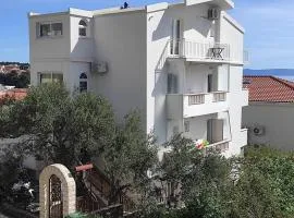 Apartment Topic