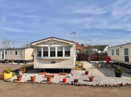 Willerby Granada 2-Bedroom Located in Uddingston, Glasgow at Maryville Caravan Site, hotel en Uddingston