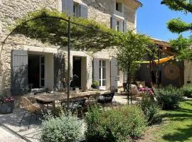 Mas de village au calme