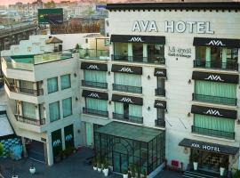 AVA Hotel Chandigarh Zirakpur, hotel v destinaci Zirakpur
