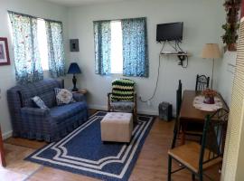 Rural Cabin Rental in Gorgeous Poudre Canyon near Fort Collins, Colorado, hotel v destinaci Bellvue