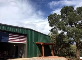 Unique and Peaceful Glamping Accommodation with Hiking Access in Sedona, Arizona, hotel v destinaci Sedona