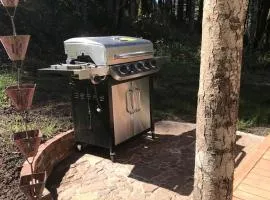 Peaceful Comfy Yurt with Everything Needed for a Glamping Getaway in McMinnville, Oregon