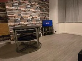 City centre 4 bed 8 guest house