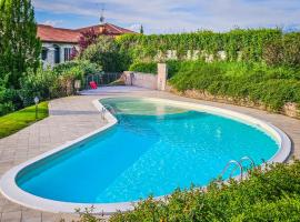 10 minuti da Gardaland con Piscina e Giardino, hotel v destinaci Salionze