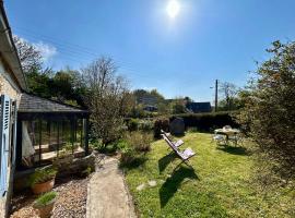Pretty charming Breton cottage for 4 people, hotel a Trédrez