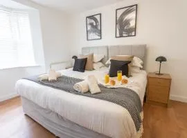 Spacious 2 Bedroom Apartment in Bedford, Near Milton Keynes & Local Business Parks