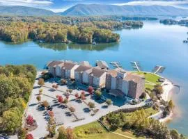 Smith Mountain Lake Retreat with Resort Amenities!