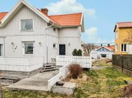 Lovely Apartment In Bohus-Björkö