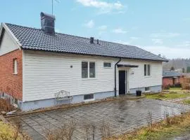 3 Bedroom Cozy Home In Alingsås
