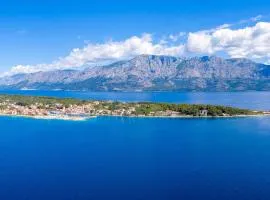 Stunning Apartment In Sucuraj With Wifi