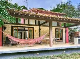 Casa na Granja Viana em frente à reserva ambiental