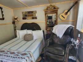 Cozy Cowboy Cottage, luxusní stan v destinaci Live Oak