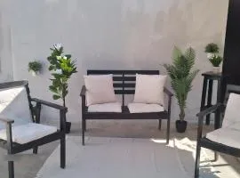Spacious seaside house in Nea Makri