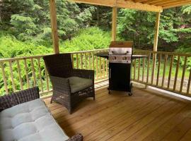 Private 3 Bedroom Cottage 5 minutes to Belleayre, ξενοδοχείο με υδρομασάζ σε Fleischmanns