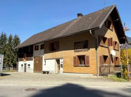 Ferienhaus zum Klettersteig - Kletterwand, Abstellraum f&uuml;r Ski oder Bikes, Sauna, Kellerbar,, vila v destinaci B&uuml;rs