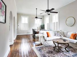 Charming 2Bed 2Bath Bungalow Shandon, bungalow em Columbia