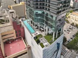 Luxury Studio Miami Views