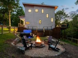 Level Up 3br Fall Retreat, Hot Tub, Firepit Dogs