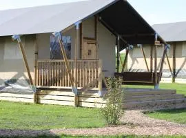 Safaritent Wood met tuinzicht