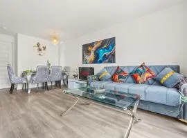Stunning 2BR House with Garden, Netflix Walk 30min to Alton Tower