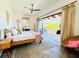HUGE Suite!! King Bed, Air Conditioning, Pool, Fast Wifi - Sol at Casa Calavera