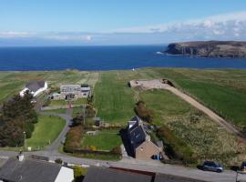 Traditional 2 bed croft, hotel in Portskerra