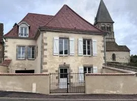 Charmant gîte historique rénové à 2 niveaux avec parking et jardin - FR-1-489-571