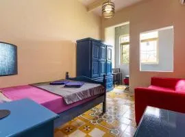 Quiet twin room with private bathroom, not ensuite