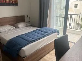 1 Bedroom with private bathroom in a shared 3 bedroom apartment in Swieqi 10 min from Paceville and beach