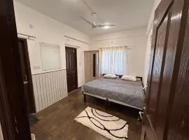 Private Cozy Room in Central Flat