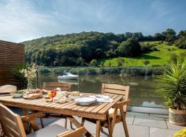 Waterfront Cottage - Apple Pie Luxury Escapes, hotel in Calstock