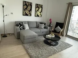 Orchid 1BR Waters Edge Canal View Theme Parks Yas