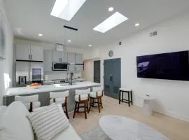 4 Mi to Smithsonian Museums Modern DC Condo!