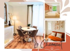 CHARME & VUE IMPRENABLE - Face au Jardin de L'Évêché, hotel in Lisieux