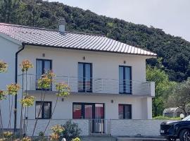 Holiday apartments Cecilija, ξενοδοχείο σε Supetarska Draga