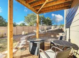 Lindenmere Retreat Private Basement w Fire Pit