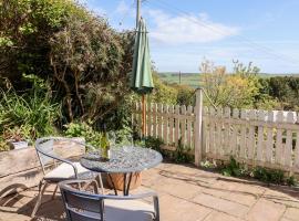 High Bullen Cottage, hotel a Morecombelake
