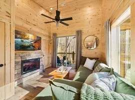 Treehouse Cabin with XLarge Outside Living Space!