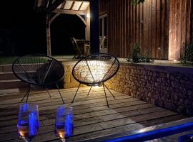 Gîte avec spa, hotel v destinaci Saint-Avit-Sénieur