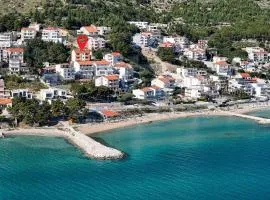 Stunning Apartment In Duce With Wifi
