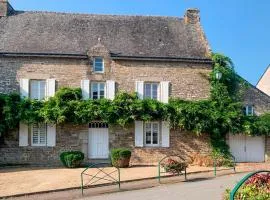 4 Bedroom Nice Home In Trédion