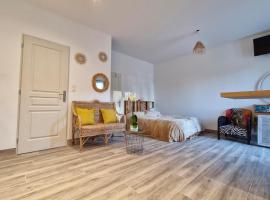 Studio la Poulette au MAS DU COQ, Hotel in Saint-Étienne-du-Grès