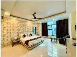 HOTEL K R - PREMIUM Near Krishna JanamBhoomi - Mathura Railway Juction - Bus stand - Parking and Wifi Facilities - Air Conditioning Luxury Room - A Top Rated Four Star Hotel