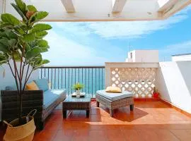 Vista Azul Suites con terraza al lado del mar