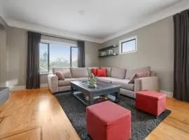 Lovely 2 Bedroom Kits Home - Walk to the Beach