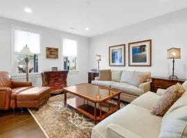 Royal Heritage Home in Historic Leesburg