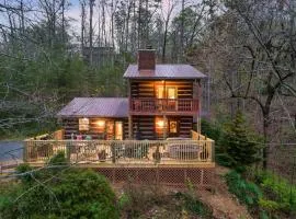 Tree House Tranquility Cabin Close to Dollywood