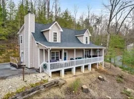 Son of a Gun Cabin Hot Tub near Gatlinburg