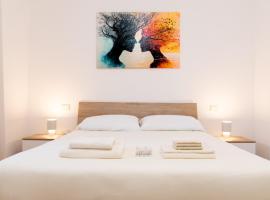 Soraya - Suites & Apartments, hotel v Palau